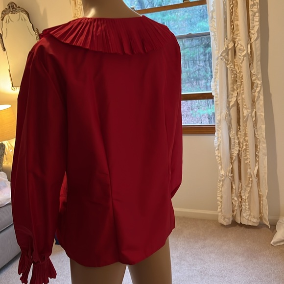 Stunning Vintage Oscar de la Renta Red Blouse with Ruffles, 100% Silk - Picture 4 of 9